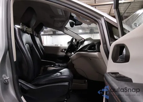 2017 Chrysler Pacifica Touring-L z USA, uszkodzony, nr VIN 2C4RC1BG0HR809921